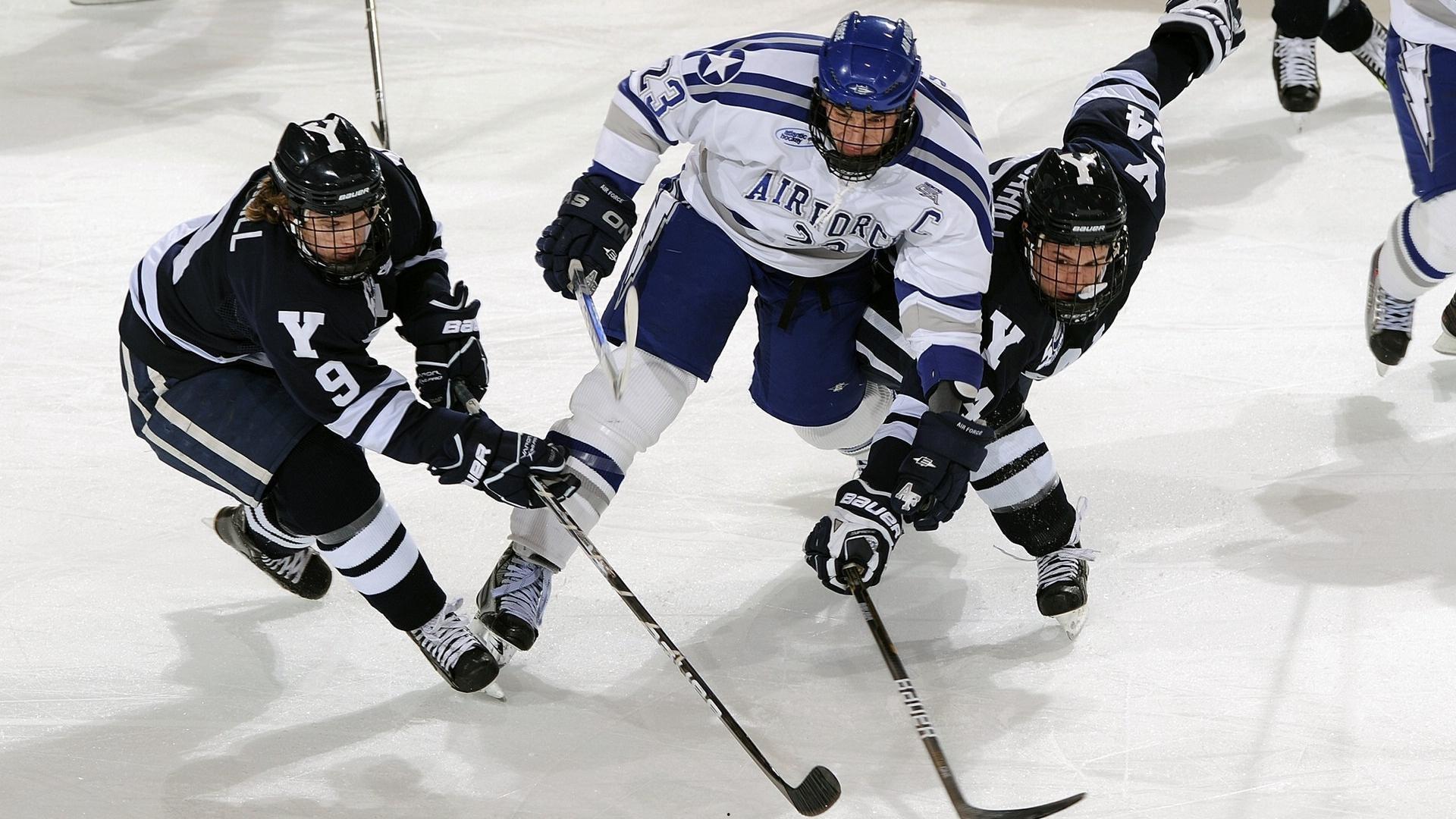 足协杯八强战，阎相闯传射建功，大连人2比0力克津门虎强势晋级